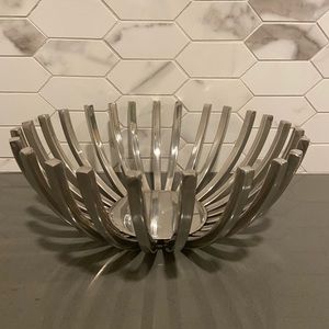 Mirrored Bowl can be use as fruit bowl or decorative bowl